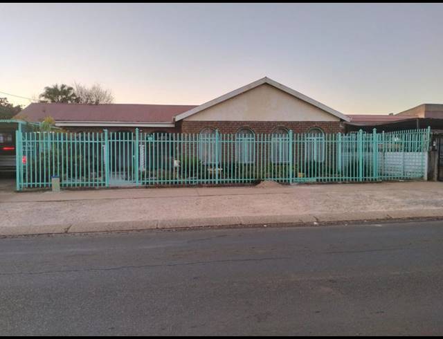 4 BEDROOM HOUSE FOR SALE IN DANVILLE